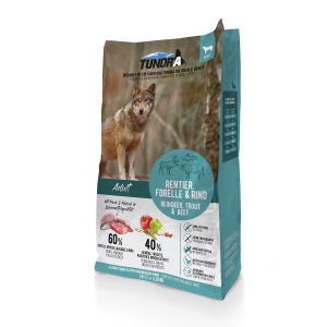 Foto zeigt einen 3,18 kg Sack Tundra Dog Rentier, Forelle & Rind Trockenfutter mit hochwertiger, naturbelassener Verpackung.